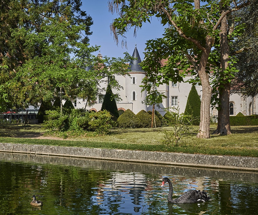 Chateau Saint Jean | Hotel de luxe et Spa à Montluçon - Site Officiel