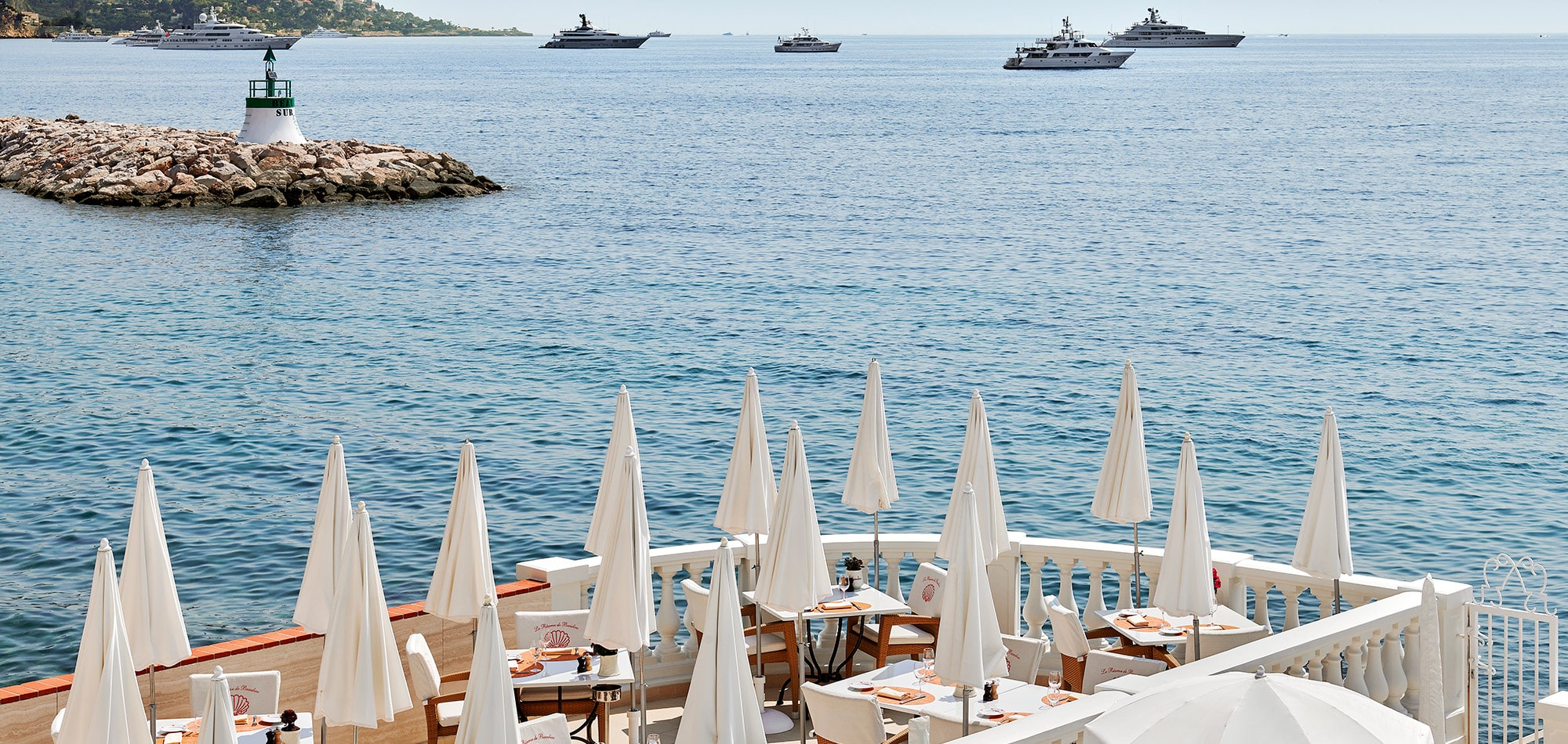 Restaurant bord de mer entre Nice et Monaco